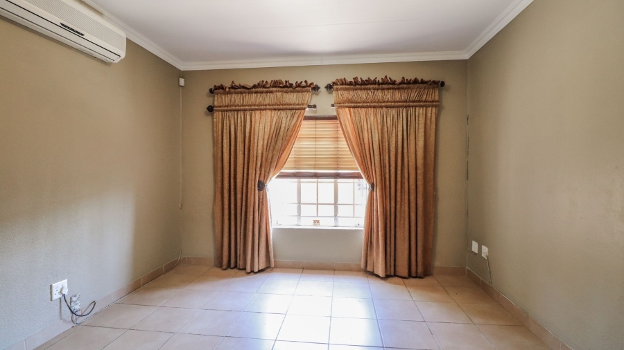 3 Bedroom Property for Sale in Safari Gardens North West